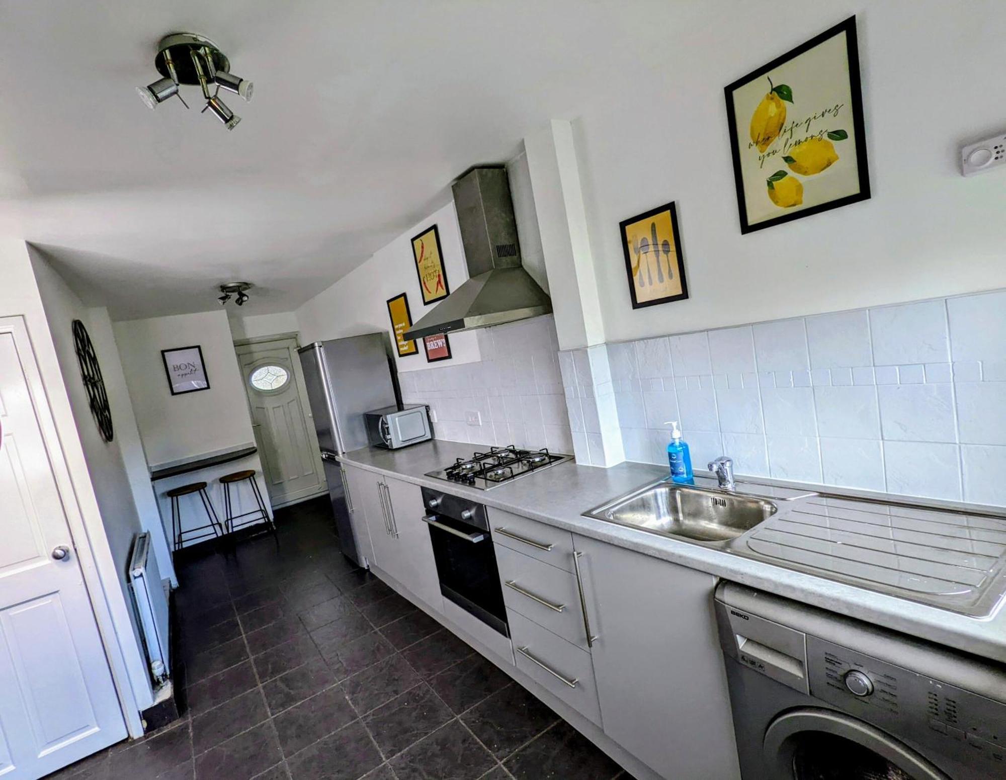 No 7 - Bright, Spacious 3 Bed Home With Parking & Wifi Huyton Exterior photo